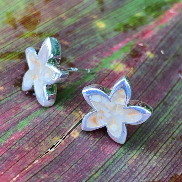 HWN Sterling Silver Kauai crushed shell stud earrings - Picture 4 of 7